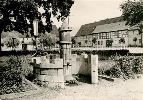 AK / Ansichtskarte Uebigau Wahrenbrueck Marktplatz Brunnen Kat. Uebigau Wahrenbrueck