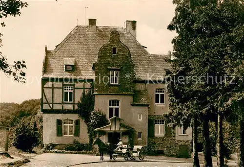 AK / Ansichtskarte Kobern Gondorf Wohnhaus Pferdekutsche Kat. Kobern Gondorf