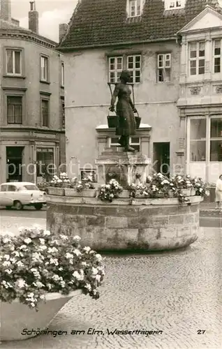 AK / Ansichtskarte Schoeningen Wassertraegerin Brunnen Kat. Schoeningen