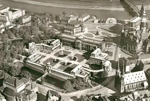 AK / Ansichtskarte Dresden Zwinger und Theaterplatz vor Zerstoerung 1945 Repro Kat. Dresden Elbe