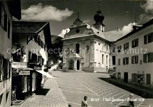 AK / Ansichtskarte Ortisei St Ulrich Ortsmotiv mit Kirche