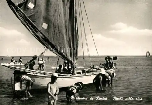 AK / Ansichtskarte Miramare di Rimini  Bimbi sulla riva Segelboot Kat. Rimini