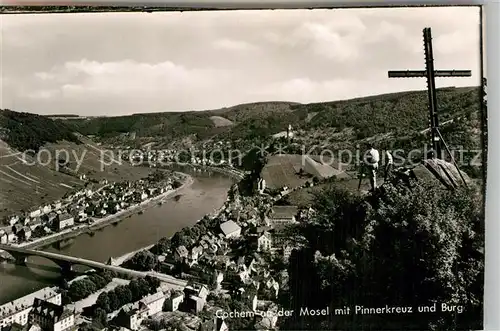 AK / Ansichtskarte Cochem Mosel Panorama mit Pinnerkreuz und Burg Kat. Cochem