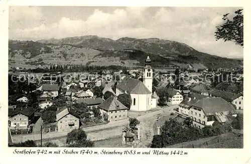 AK / Ansichtskarte Sonthofen Oberallgaeu Ortsansicht mit Kirche mit Stuiben Steineberg und Mittag Allgaeuer Alpen Kat. Sonthofen