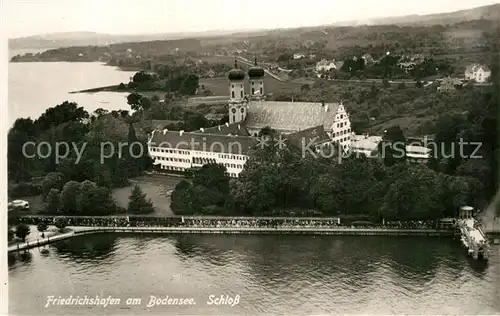 AK / Ansichtskarte Friedrichshafen Bodensee Fliegeraufnahme mit Schloss Kat. Friedrichshafen