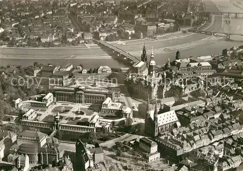 AK / Ansichtskarte Dresden Altstadt mit Zwinger und Theaterplatz Fliegeraufnahme Kat. Dresden Elbe