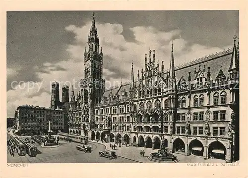 AK / Ansichtskarte Muenchen Marienplatz und Rathaus Tuerme der Frauenkirche Kat. Muenchen