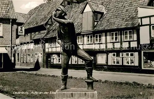 AK / Ansichtskarte Lauenburg Elbe Rufer Statue an der Elbe Fachwerkhaus Kat. Lauenburg  Elbe