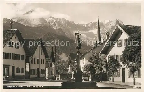 AK / Ansichtskarte Partenkirchen Floriansplatz Brunnen Kat. Garmisch Partenkirchen