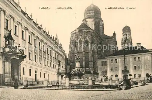 AK / Ansichtskarte Passau Residenzplatz und Wittelsbacher Brunnen Kat. Passau