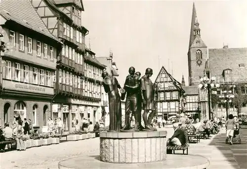 AK / Ansichtskarte Quedlinburg Marktplatz mit Muenzenberger Musikanten Kat. Quedlinburg