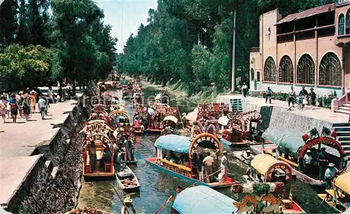 AK / Ansichtskarte Xochimilco Trajineras decoradas con flores pasean a los excursionistas por los canales Kat. Mexiko