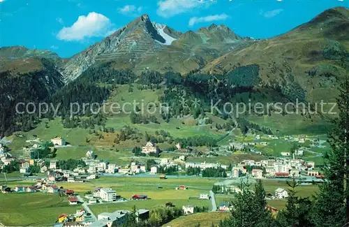 AK / Ansichtskarte Davos Dorf GR Panorama gegen Parsennbahn Schiahorn und Strelapass Kat. Davos