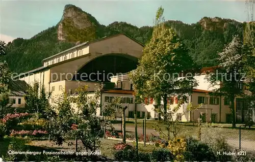 AK / Ansichtskarte Oberammergau Passionstheater gegen Kofel Huber Postkarte Nr 4221 Kat. Oberammergau