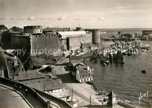 AK / Ansichtskarte Brest Finistere Le chateau fort et l avant port Kat. Brest