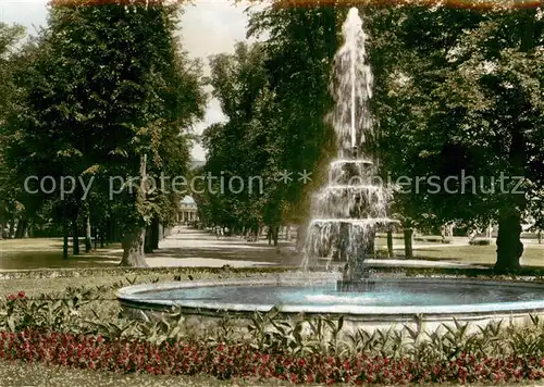 AK / Ansichtskarte Bad Pyrmont Hauptalle Springbrunnen Kurpark Kat. Bad Pyrmont