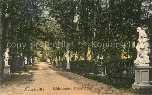 AK / Ansichtskarte Neustrelitz Schlossgarten Goetter Allee Kat. Neustrelitz