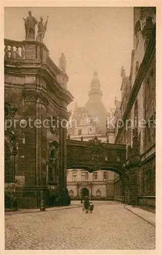 AK / Ansichtskarte Dresden Zwischen Schloss und Katholischer Kirche Kat. Dresden Elbe