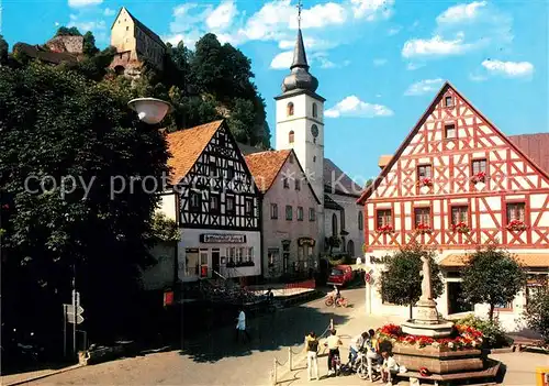 AK / Ansichtskarte Pottenstein Oberfranken Marktplatz Brunnen Fachwerkhaeuser Kirche Burg Kat. Pottenstein