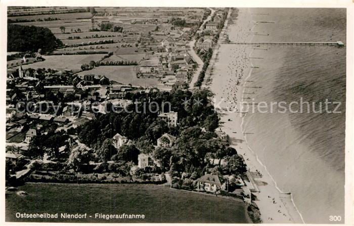 AK / Ansichtskarte Niendorf Fehmarn Luftaufnahme Strand Seebruecke Kat