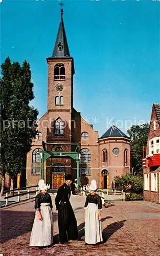 AK / Ansichtskarte Volendam Kirche Trachtentraeger Kat. Niederlande