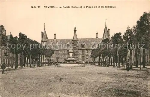 AK / Ansichtskarte Nevers Nievre Palais Ducal Place de la Republique  Kat. Nevers