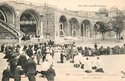 AK / Ansichtskarte Lourdes Hautes Pyrenees Benediction du St Sacrement devant le Rosaire Kat. Lourdes