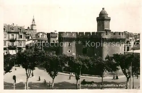 AK / Ansichtskarte Perpignan Le Castillet et la Place Kat. Perpignan