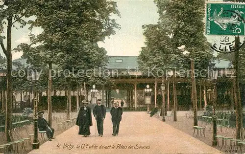 AK / Ansichtskarte Vichy Allier Grande Allee devant le Palais des Sources Kat. Vichy