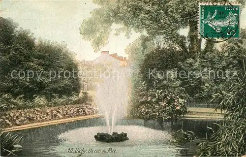 AK / Ansichtskarte Vichy Allier Un coin du parc fontaine Kat. Vichy