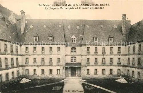 AK / Ansichtskarte Grande Chartreuse Interieur du Couvent Facade Principale et la Cour d honneur Kat. Saint Pierre de Chartreuse