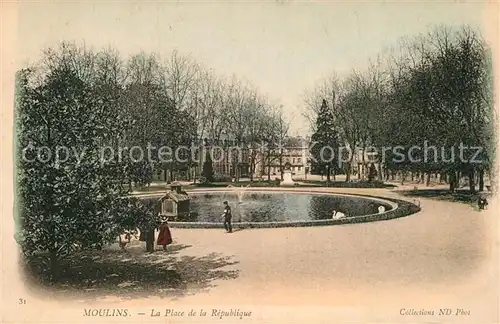 AK / Ansichtskarte Moulins Allier Place de la Republique Kat. Moulins