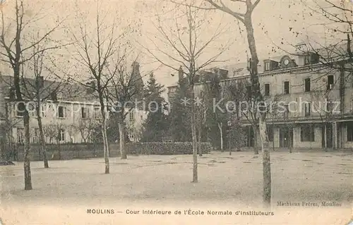 AK / Ansichtskarte Moulins Allier Cour interieure de l Ecole Normale d Instituteurs Kat. Moulins