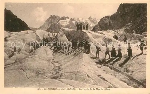 AK / Ansichtskarte Chamonix Traversee de la Mer de Glace Bergsteiger Gletscher Gebirgspanorama Kat. Chamonix Mont Blanc