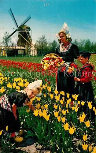 AK / Ansichtskarte Trachten Holland Blumen Windmuehle Kat. Trachten