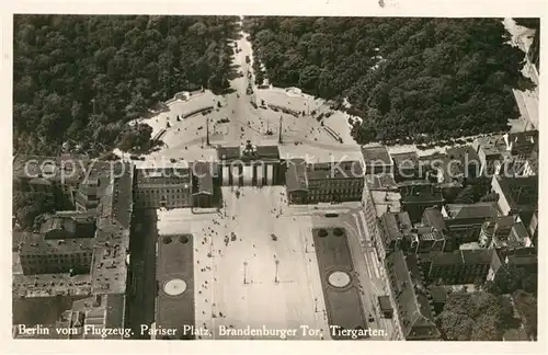 AK / Ansichtskarte Berlin Fliegeraufnahme Pariser Platz Brandenburger Tor Tiergarten Kat. Berlin