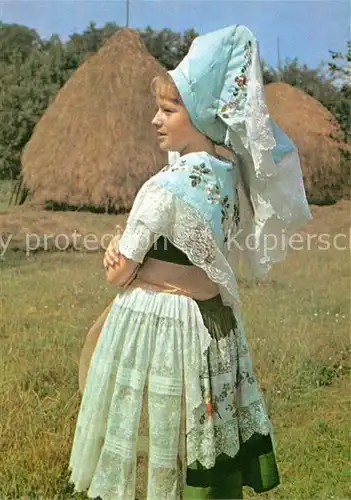 AK / Ansichtskarte Trachten Niedersorbische Festtracht Burg Spreewald Kat. Trachten