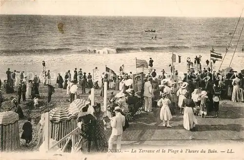 AK / Ansichtskarte Cabourg La Terrasse et plage a l heure du bain Kat. Cabourg