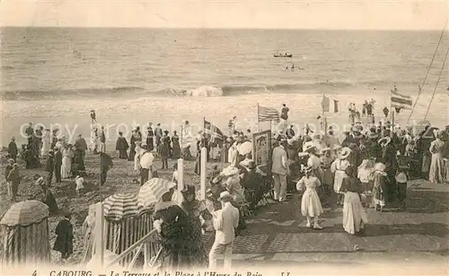 AK / Ansichtskarte Cabourg La Terrasse et plage a l heure du bain Kat. Cabourg