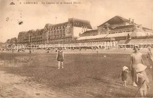 AK / Ansichtskarte Cabourg Casino et Grand Hotel Plage Kat. Cabourg