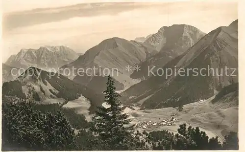 AK / Ansichtskarte Berwang Tirol Zugspitze Bleispitze Gartnerwand Kat. Berwang