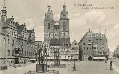 AK / Ansichtskarte Wittenberg Lutherstadt Marktplatz Rathaus Stadtkirche Kat. Wittenberg
