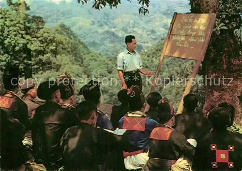 AK / Ansichtskarte Schule Supplementary Education Classes Motley White and Blue Meo Vietnam Kat. Kinder