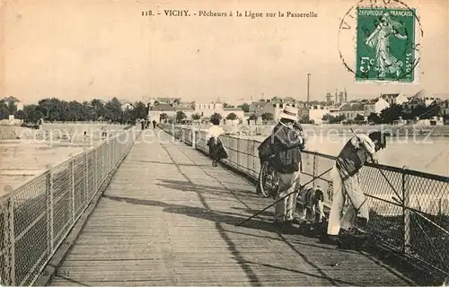 AK / Ansichtskarte Vichy Allier Pecheurs a la Ligne sur la Passerelle Kat. Vichy