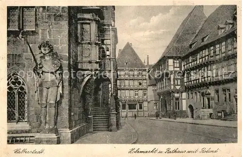 AK / Ansichtskarte Halberstadt Holzmarkt Rathaus mit Roland Kat. Halberstadt