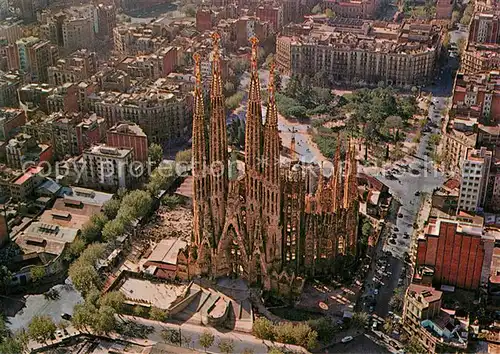 AK / Ansichtskarte Barcelona Cataluna Fliegeraufnahme Sagrada Familia Kat. Barcelona