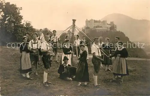 AK / Ansichtskarte Salzburg Oesterreich Volkstanz Tradition Festung Hohensalzburg Kat. Salzburg