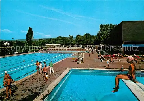 AK / Ansichtskarte Bad Pyrmont Kurpark mit Schwimmbad Kat. Bad Pyrmont