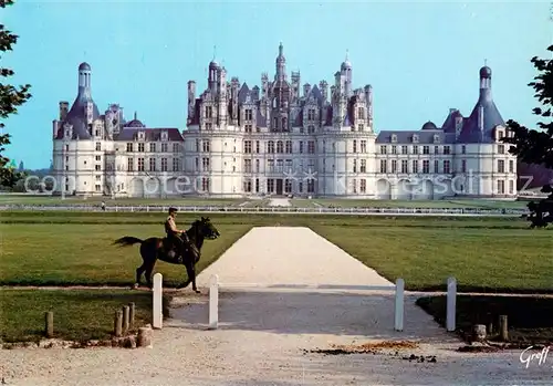 AK / Ansichtskarte Chambord Blois Chateau Gendarm zu Pferd Kat. Chambord