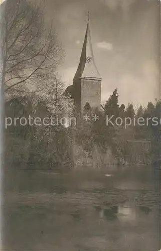 AK / Ansichtskarte Soest Arnsberg Blick ueber den Fluss zur Kirche